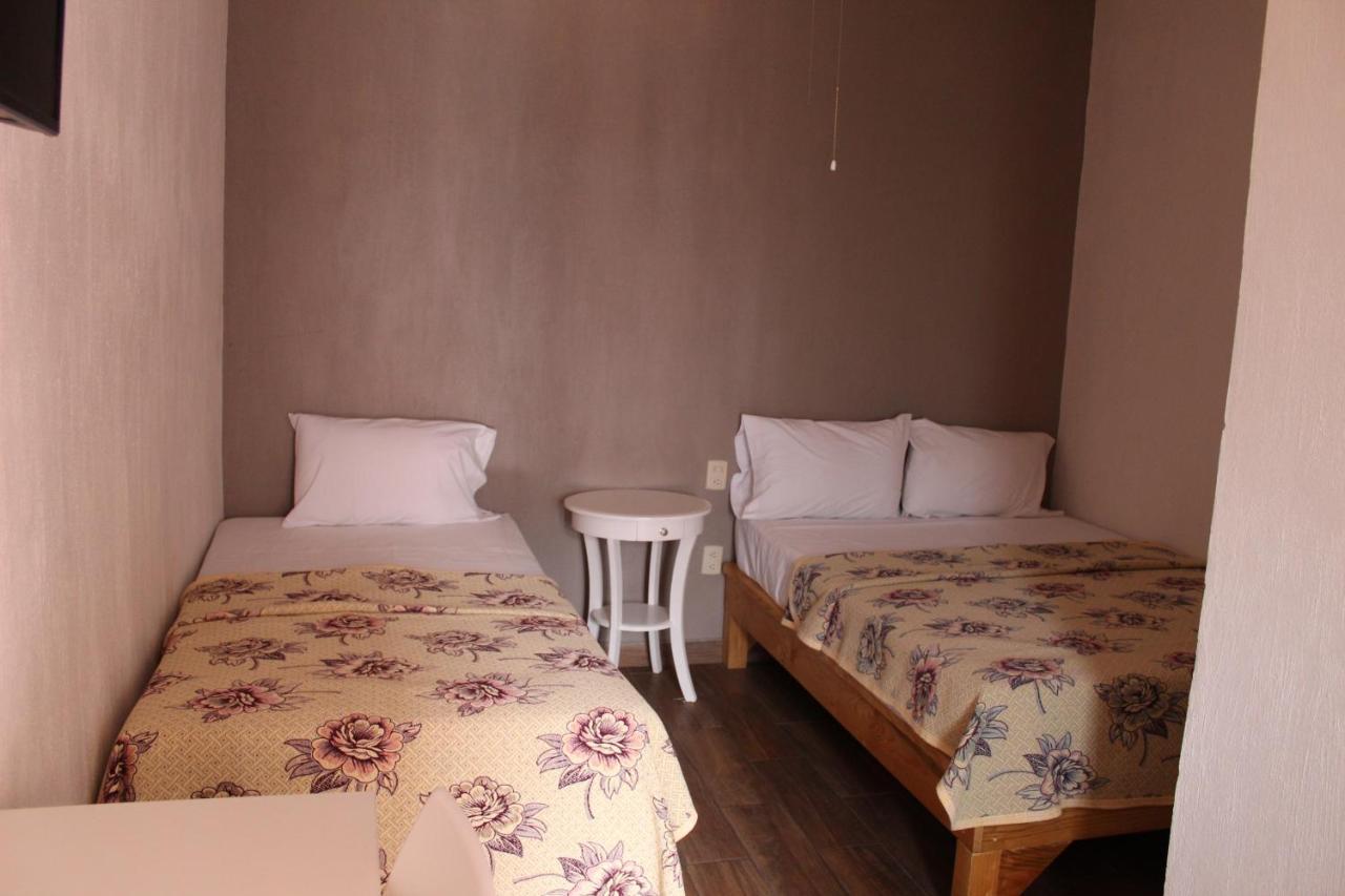 Hotel El Rinconcito Yuriria Gto Exterior photo